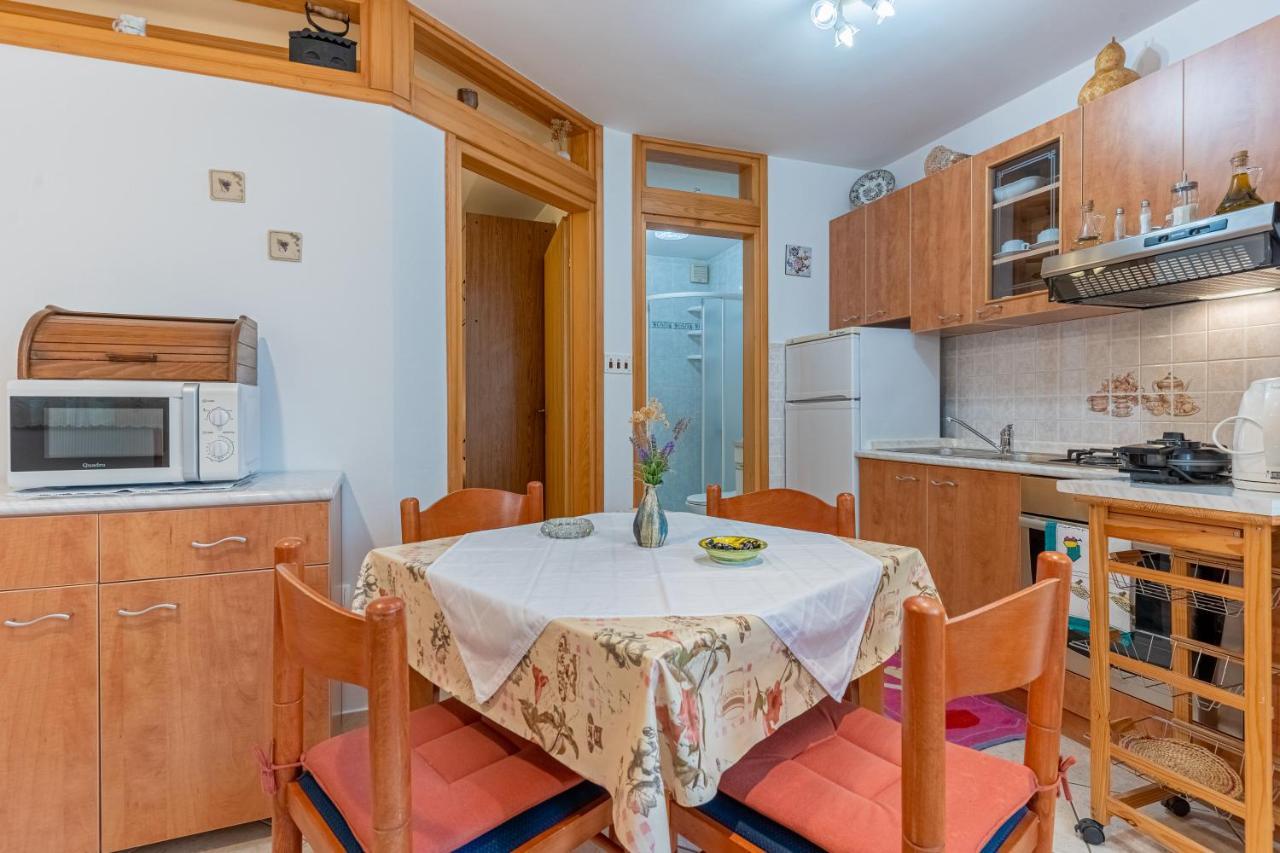 Kovacine Apartment Cres Exterior photo